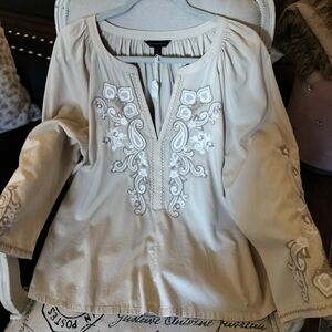 Banana Republic Embroidered Top.. Just Beautiful For Spring!! 💥💥💥